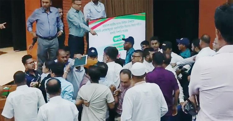 ব্রাহ্মণবাড়িয়ার দুটি আসনের সীমানা নির্ধারণ নিয়ে শুনানিতে হাতাহাতি